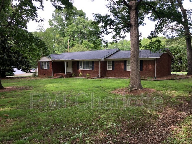 Photo - 128 Woodlynn Dr