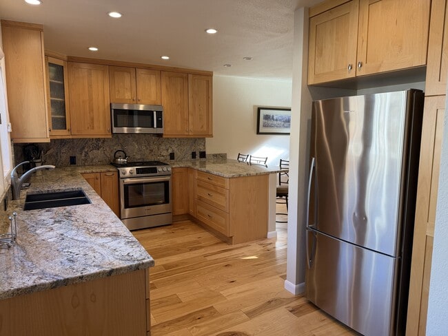 Building Photo - 2833 Kinnickinnick Rd