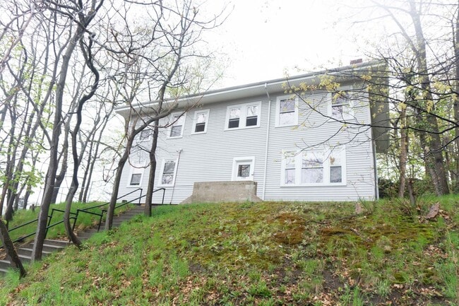 Photo - 4-bed split or 3bed with living room!  Heat and Hot Water Included.  Near T