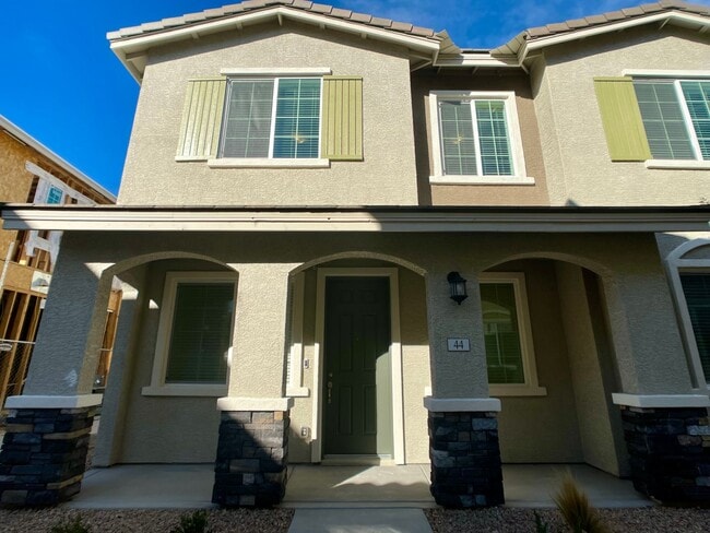 Building Photo - LOVELY TOWNHOUSE FOR RENT - GATED 3 BED 3 ...
