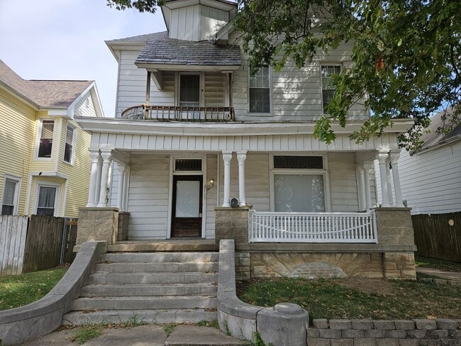 Building Photo - Beautiful 4 bedroom/1.5 bathroom home for ...