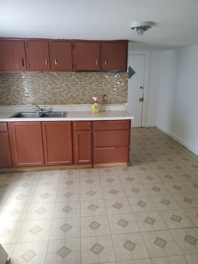 Kitchen - 4408 S Kilpatrick Ave Unit Garden Appt