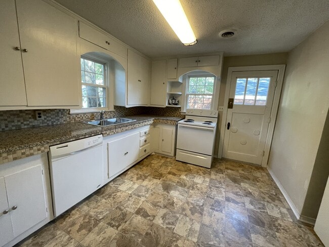 Photo - 1524 W 10th Ave