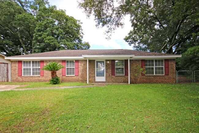 Building Photo - Spacious & Pet-Friendly 3/2 Home in West P...