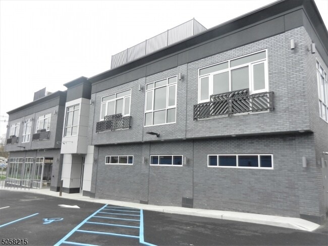 Building Photo - 271 Millburn Ave