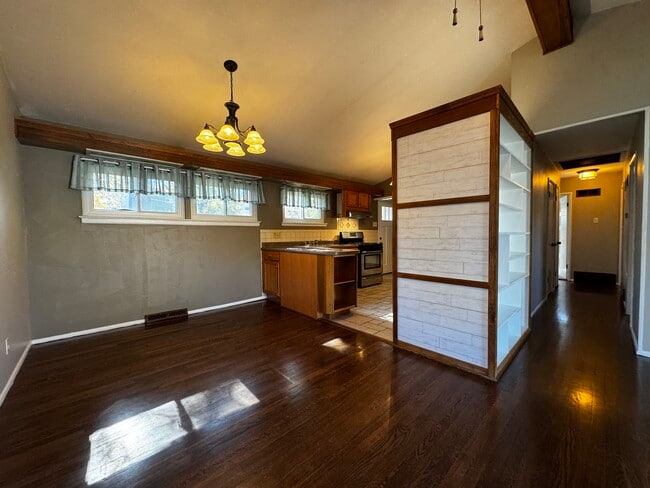 Photo - 556 Joshua Dr