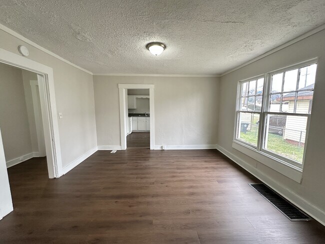 Photo - 1556 Burgin Ave