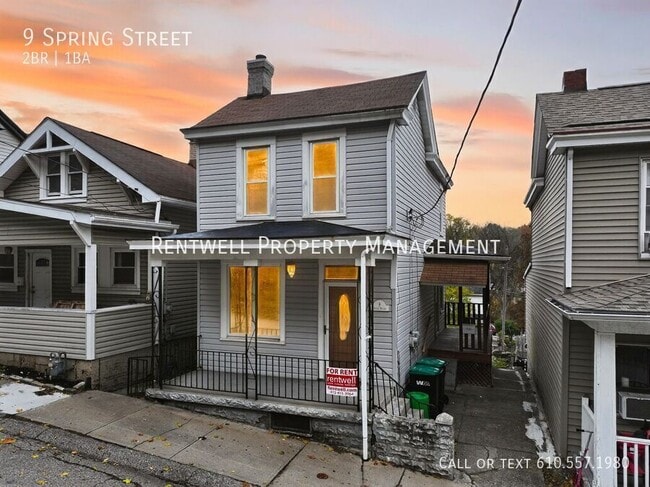 Photo - 9 1/2 Spring St