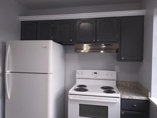 Colonial Way Apartments