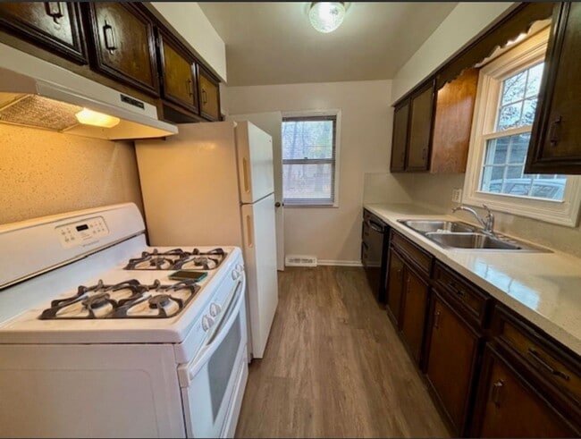 Building Photo - 2 Bedroom Duplex In Wyoming Available Dece... Unit 3716 Groveland