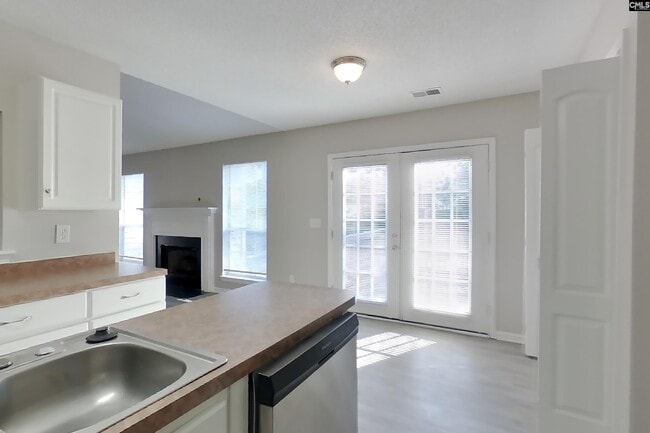 Photo - 104 Autumn Glen Rd