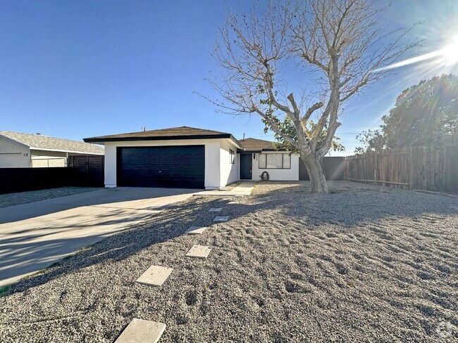 Building Photo - 1029 W Mariposa Ave Rental