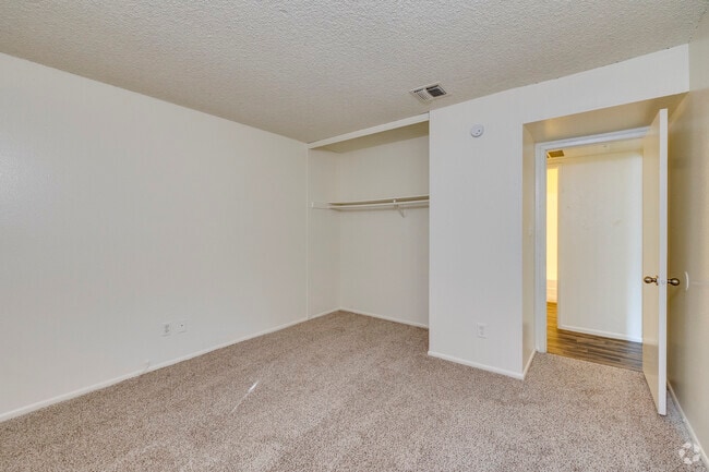 2BR, 2BA - 878SF - Second Bedroom - San Aurelio