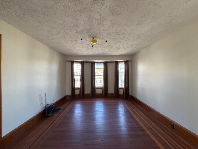 Photo - 1040 Broadway Unidad 2