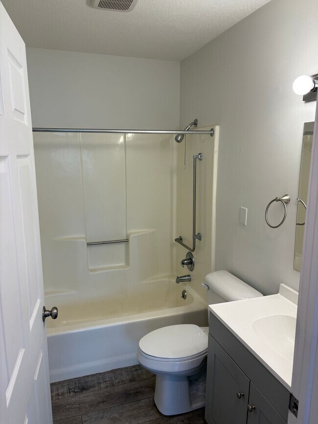 Photo - 601 N State St Unidad #3