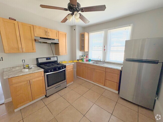 Building Photo - 196 Sherman St Unit 3 Rental