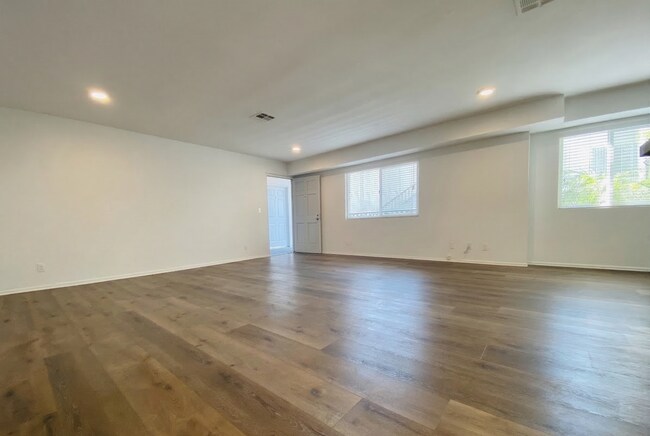 Photo - 3042 Livonia Ave