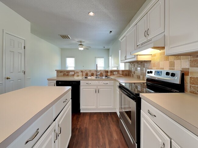 Photo - 3300 Kemper Ct