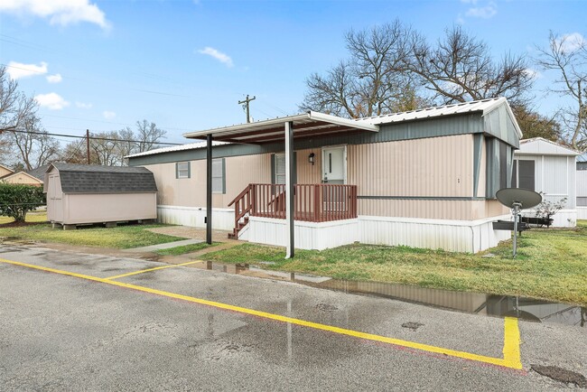 Building Photo - 2222 N Austin Ave