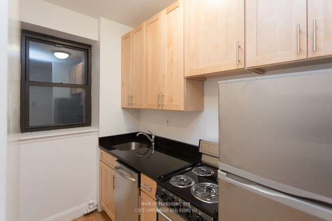 Photo - 315 East 84th St