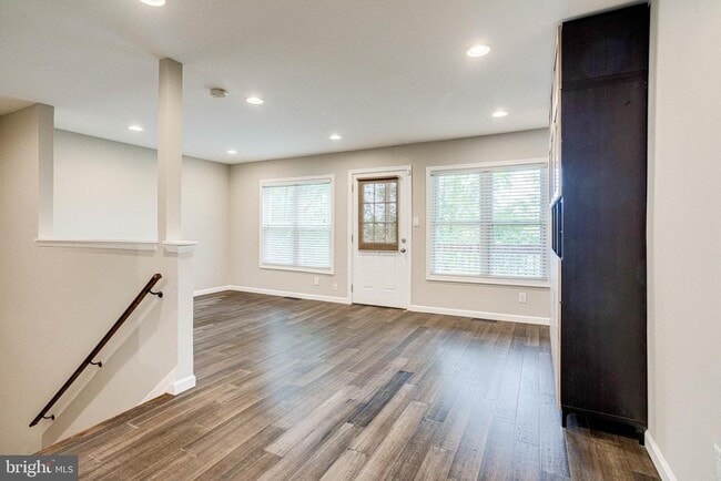 Photo - 2648 Bowen Rd SE