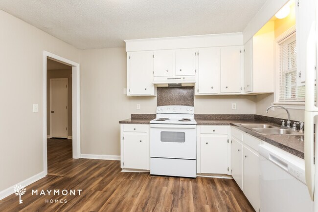 Photo - 4444 Jenwood St