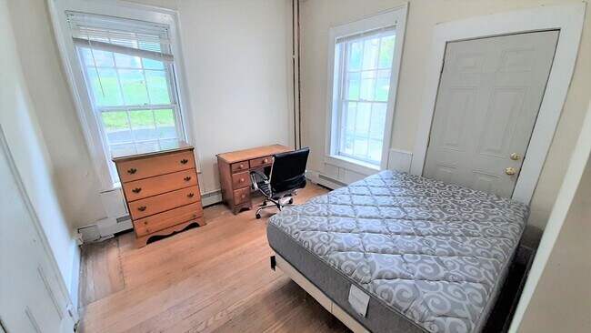 105 Hudson St Unit House