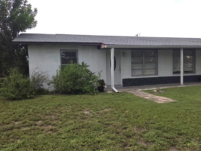 1213 SW 48th Ter Unit B