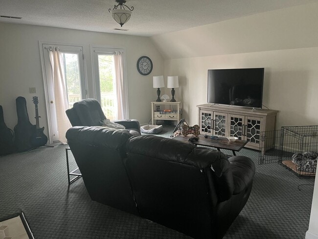 Photo - 215 E College Ave Unidad APT B