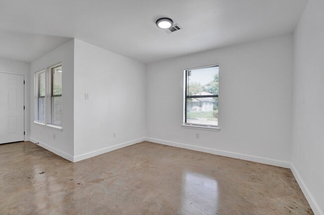 Photo - 1125 Rayner St
