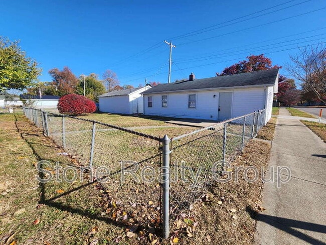 Building Photo - 2001 N 25th St