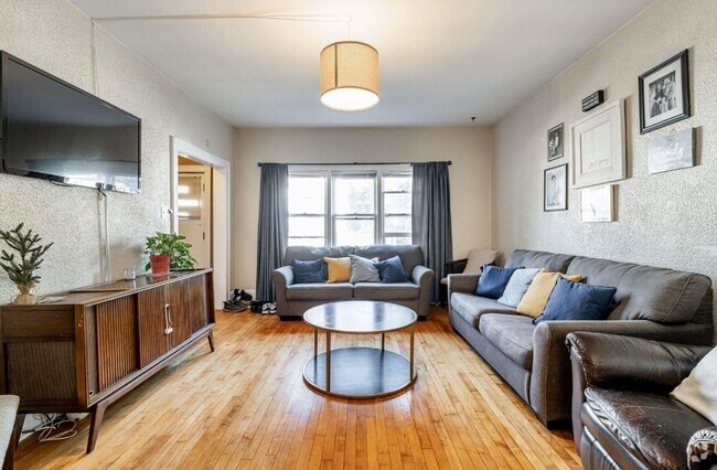 Building Photo - 439-441 E Dover St Unit 441 Rental