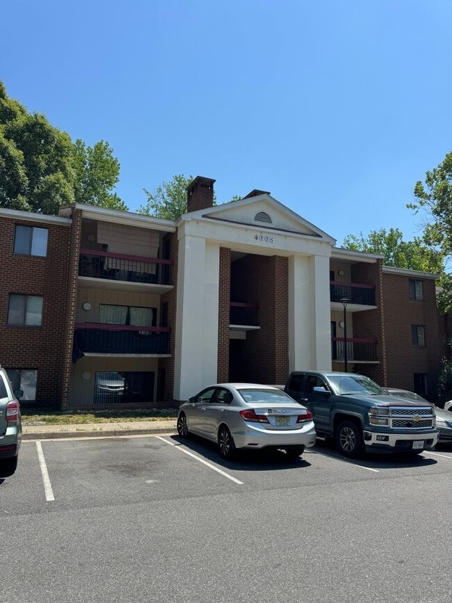 Building Photo - Two Bedroom Two Bath Condo Close To Newtown Unit 9
