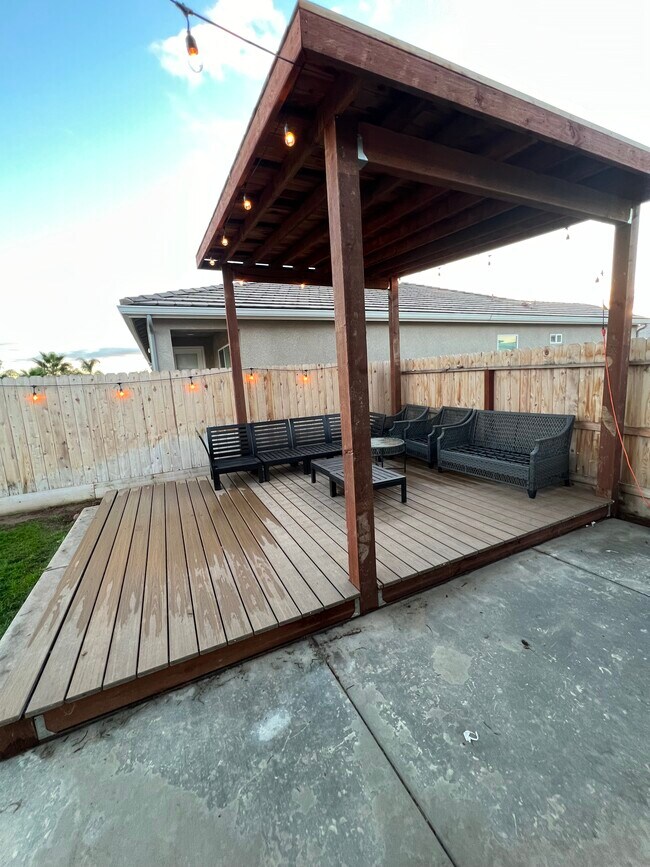 Photo - 6253 E Saginaw Way