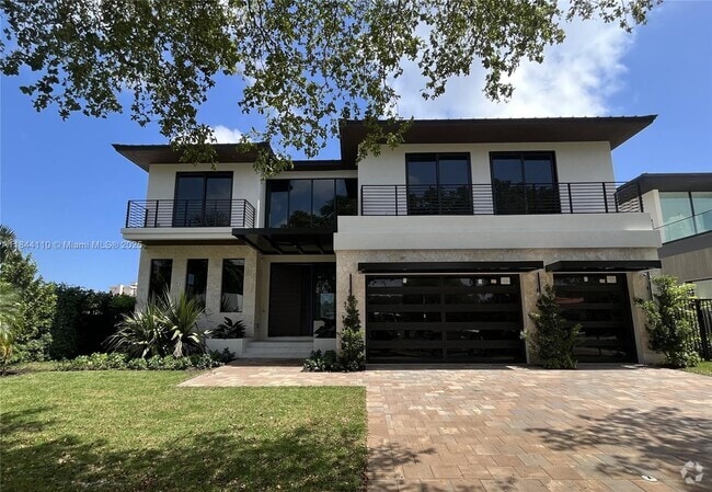 Building Photo - 13085 Coronado Terrace Rental