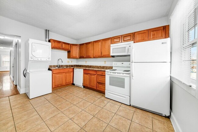 Photo - 1378 1/2 Indianola Avenue Unit 2