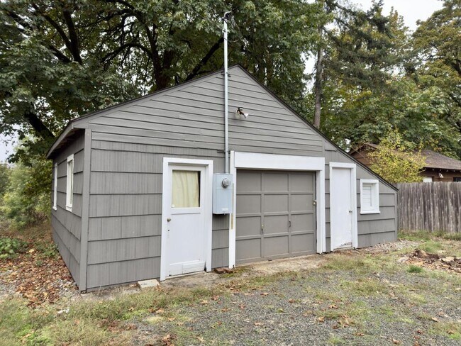 Photo - 372 W Hickory St Casa