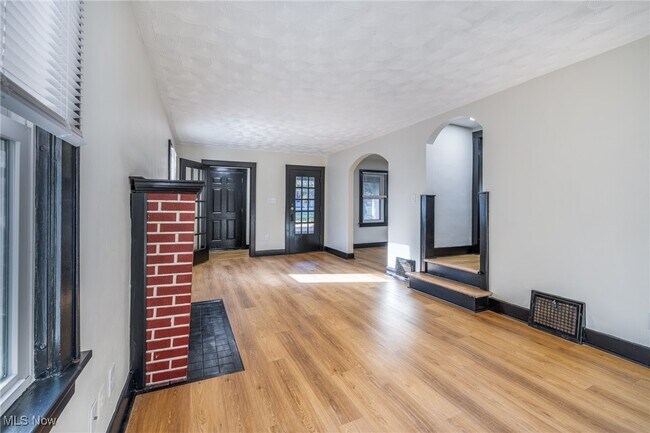 Photo - 849 Glenn St