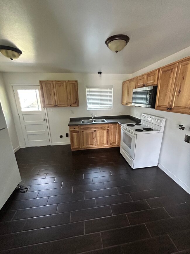 Photo - 181 E 1000 N