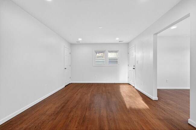 Photo - 269 Schuyler Ave