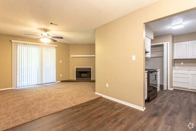 2BR, 2BA - 1,006SF
