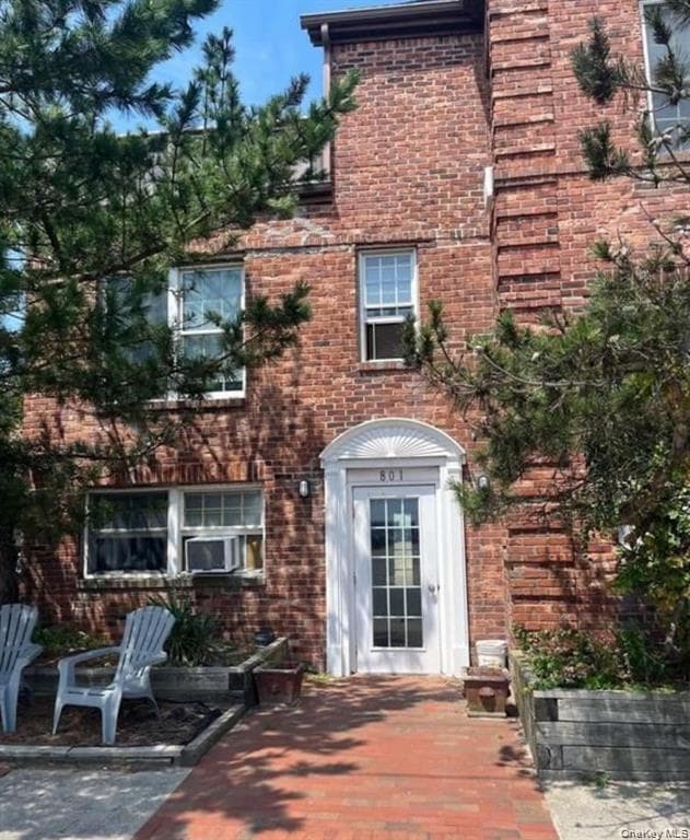 Building Photo - 801 E Broadway Unit C