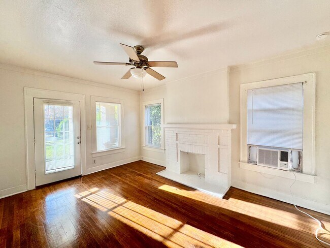 Photo - 1 Bedroom, 1 Bath Apartment - East Dallas