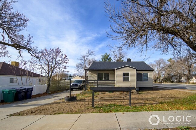 Building Photo - 7808 S 1000 E Unit 1