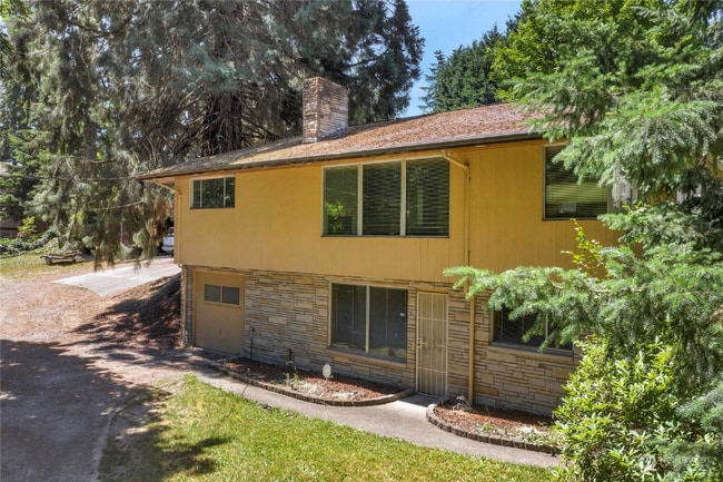 Building Photo - 235 S 124th St Rental