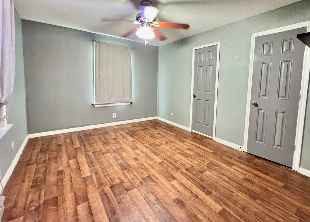 Photo - 403 Clear Lake Rd