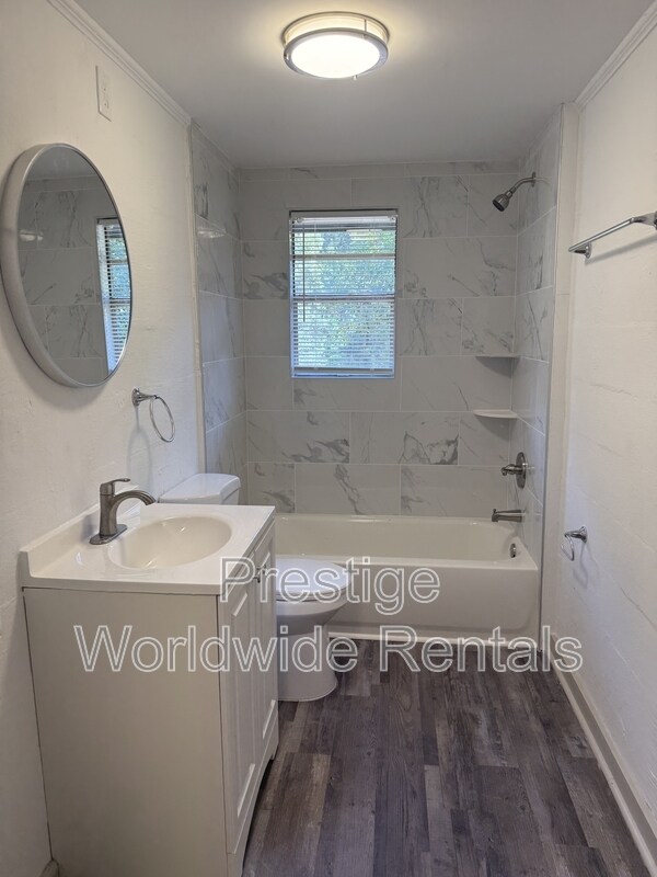 Photo - 108 Moore St