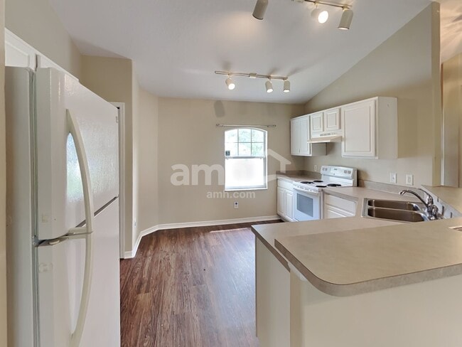 Photo - 1322 Lake Idamere Blvd