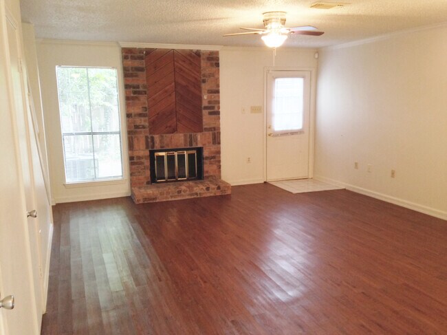 Photo - 9821 Siegen Ln