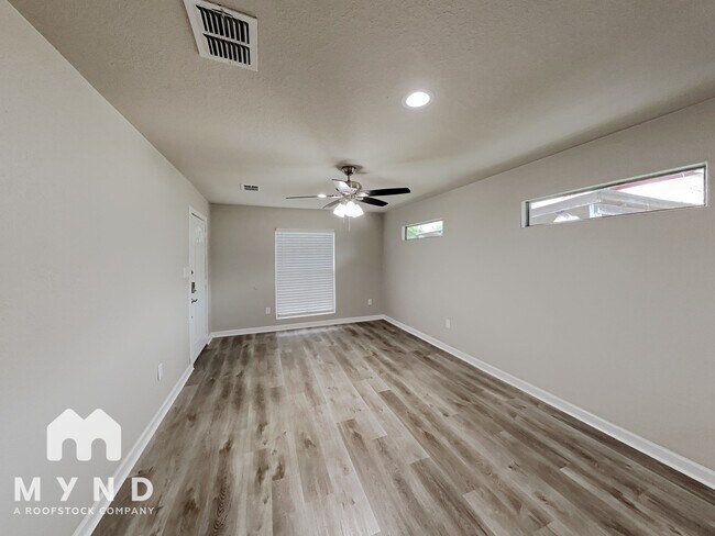 Photo - 235 E Lambert St